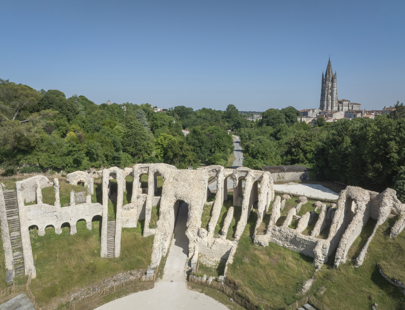 Groupes et scolaires saintes arènes gallo romaines ©s.laval (22)